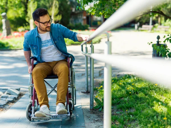 come calcolare la pendenza di una rampa per disabili